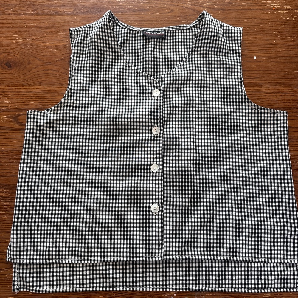 Tracy Evans Black and White Gingham Sleeveless Button-Down Top